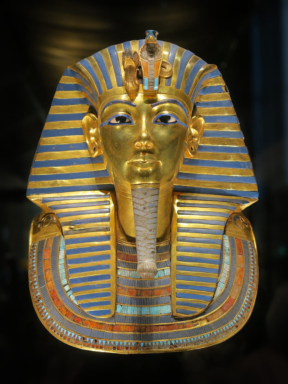 Masque funéraire en or et lapis-lazuli de Toutânkhamon