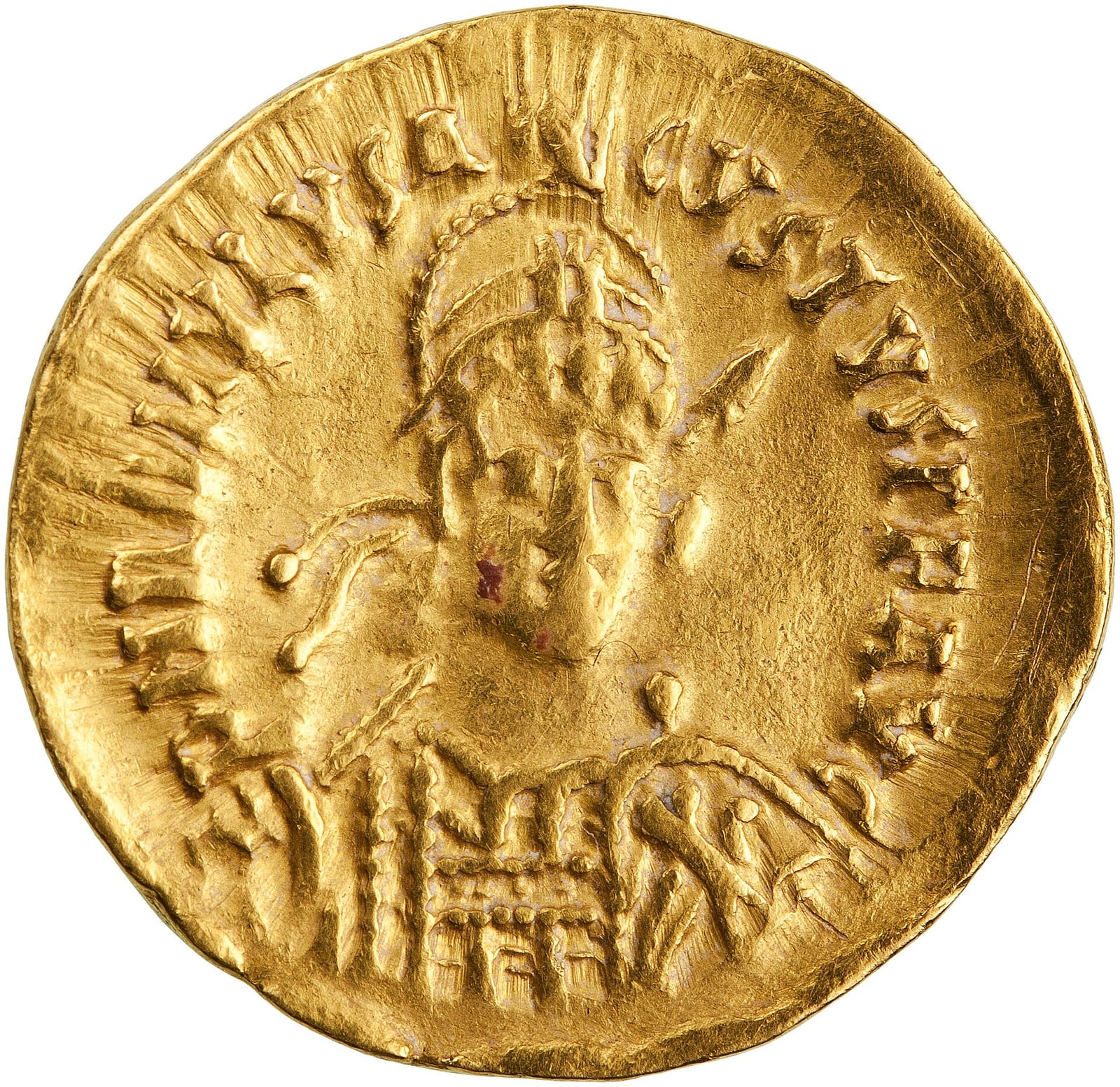 Monnaie d'or antique portant le portrait de profil du jeune empereur Romulus Augustule