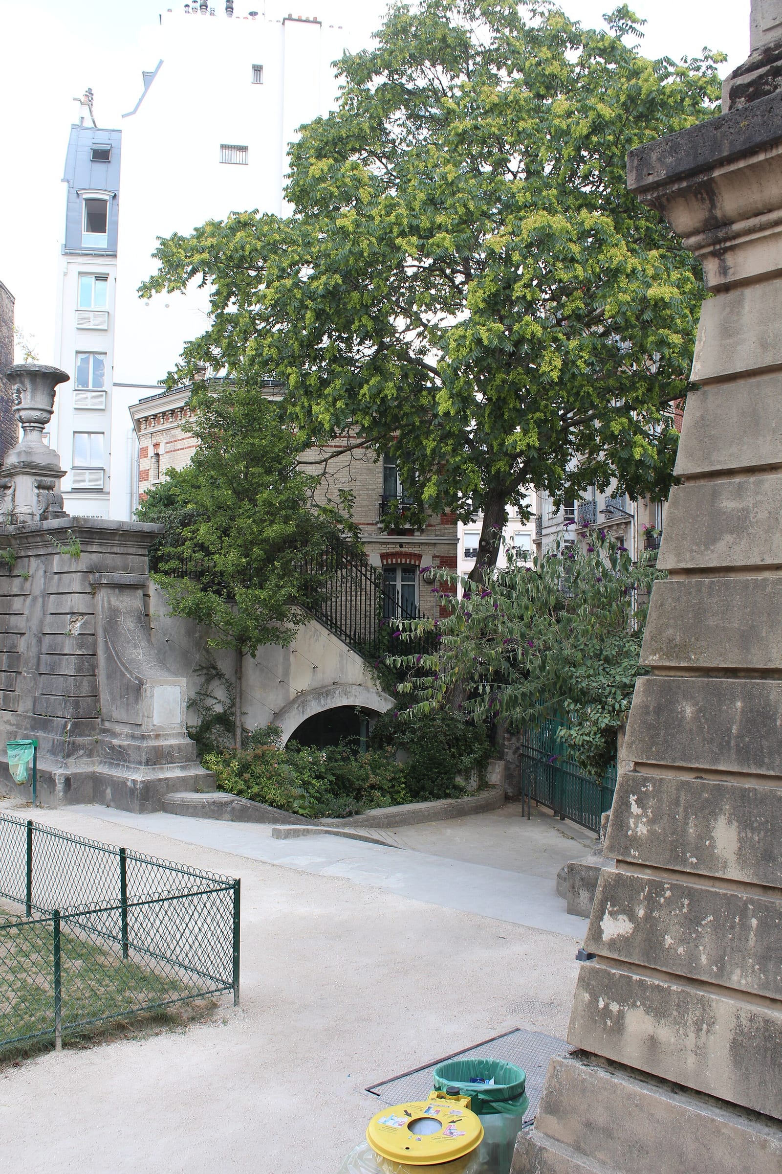 Gradins de pierre et arène des Arènes de Lutèce, à Paris