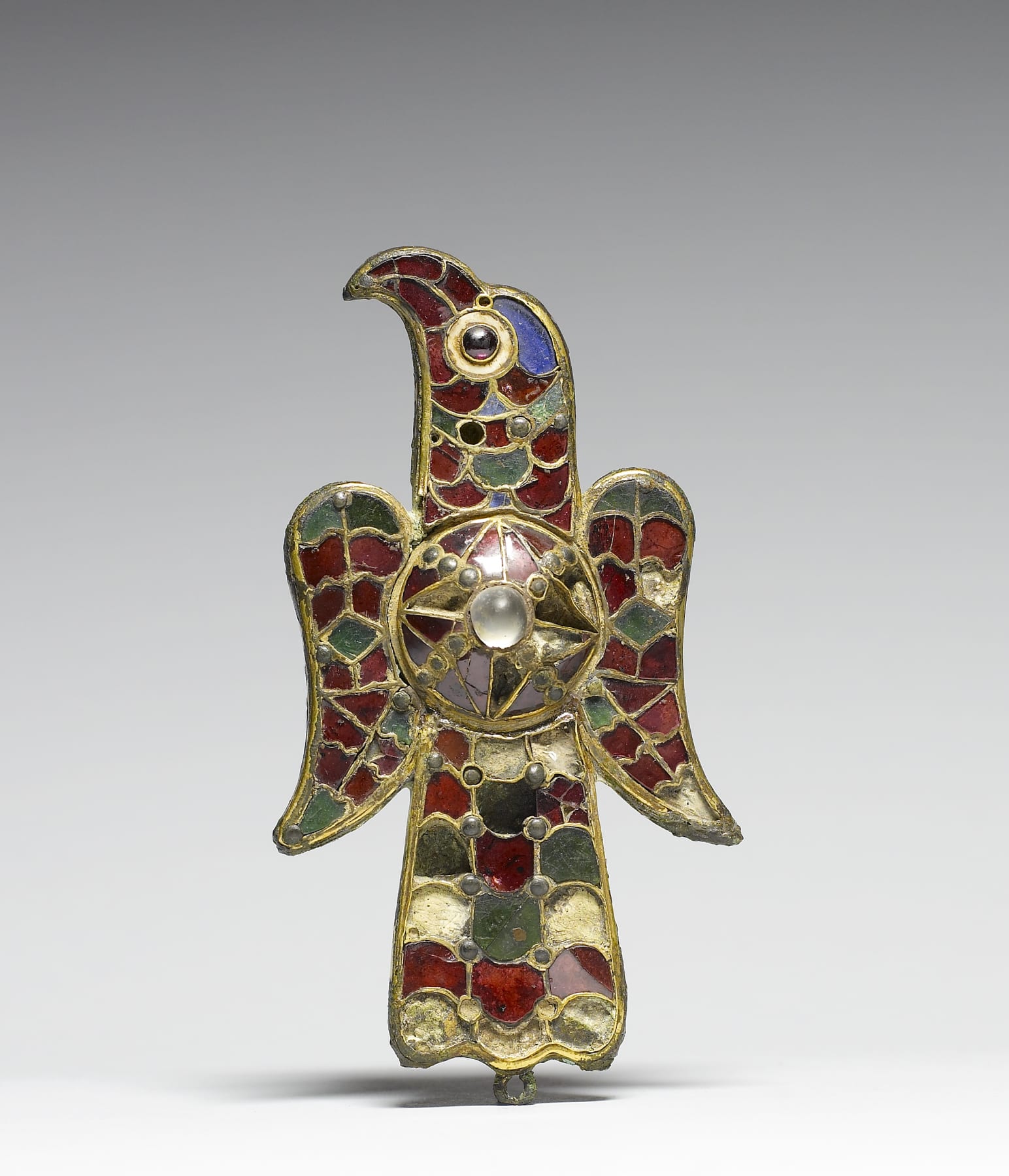 Paire de broches wisigothiques en forme d'aigle, serties de pierres colorées