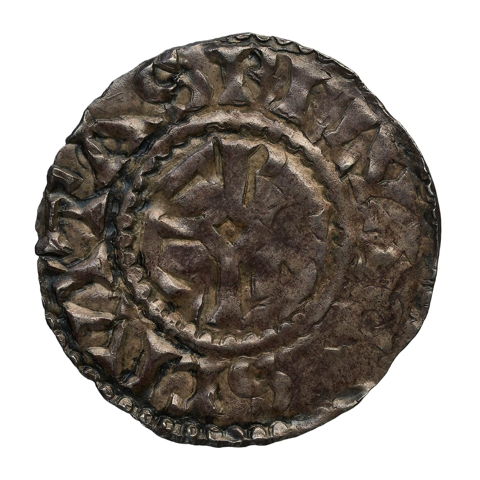 Petite monnaie d'argent usée portant un monogramme et une légende circulaire