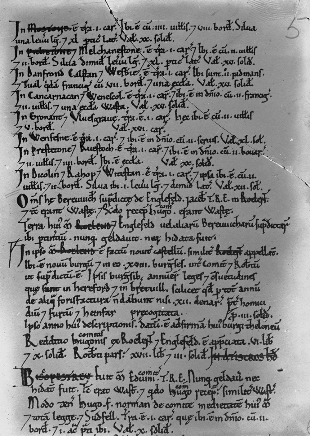 Page de manuscrit ancien couverte de colonnes d'écriture latine abrégée